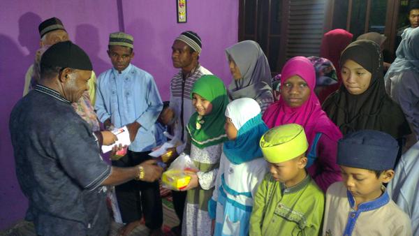 Buka Bersama, Yudi Kotouky Beri Santunan Anak Yatim dan Janda