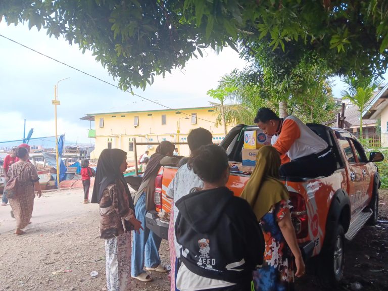 Kebakaran Dok V Jayapura, PKS Kota Jayapura Turun Bantu Korban: “Mereka Tidak Sendirian”